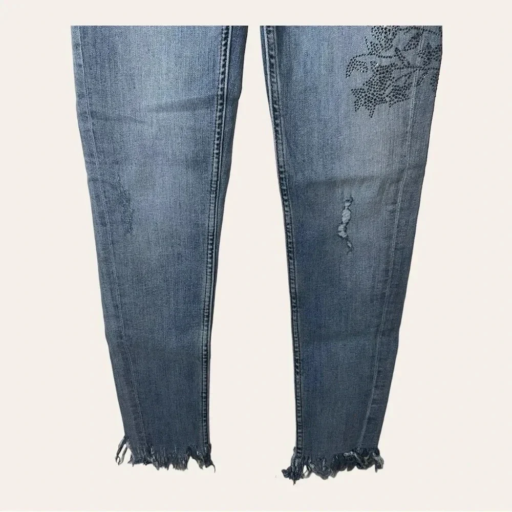 1063. ZARA‎ SKINNY SHARK BITE BOTTOMS DENIM JEANS SIZE 2